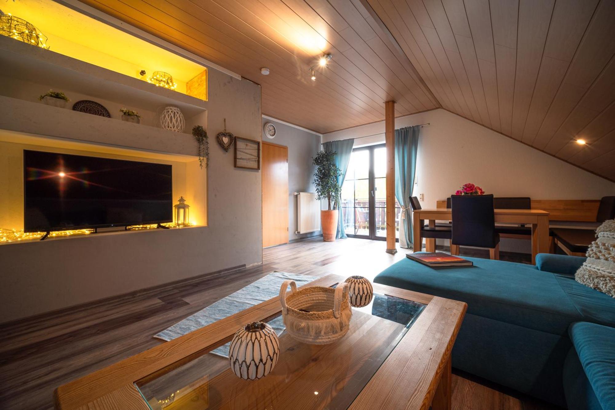 Balkon Zimmer - Apartment Gonnersdorf  Luaran gambar