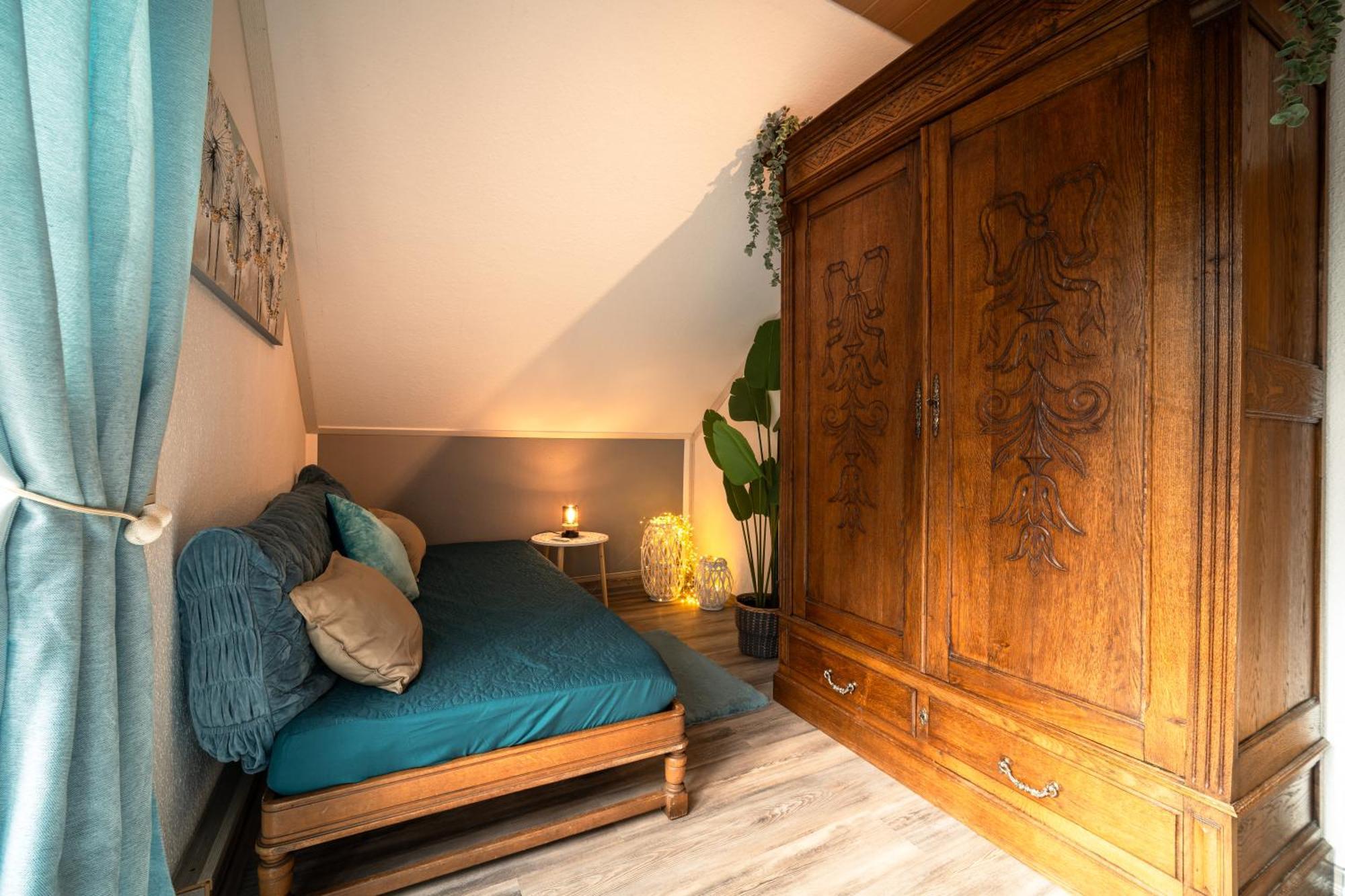 Balkon Zimmer - Apartment Gonnersdorf  Luaran gambar