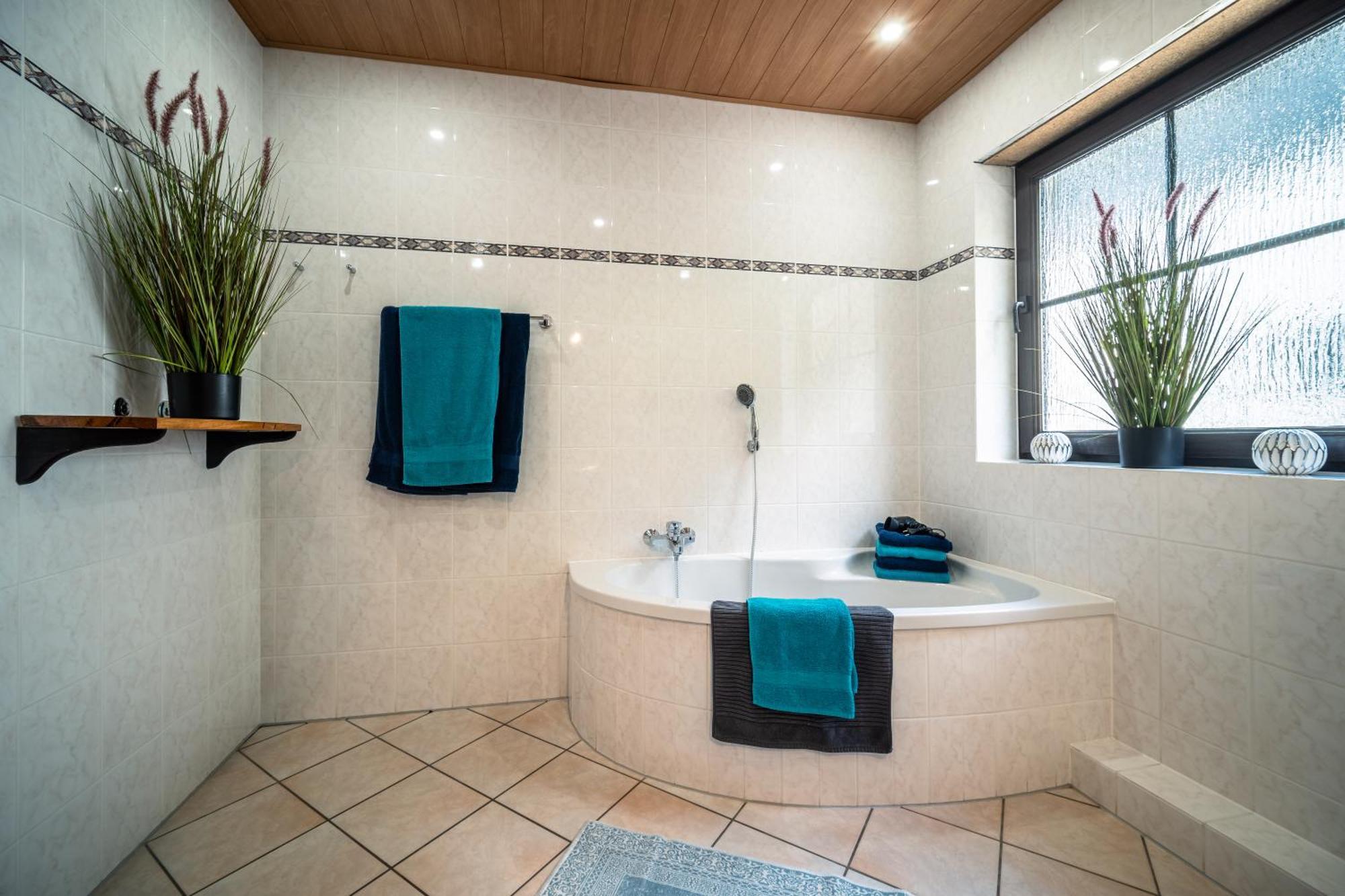 Balkon Zimmer - Apartment Gonnersdorf  Luaran gambar